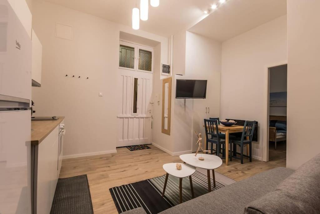 A+ Central Dob Street Apartment *